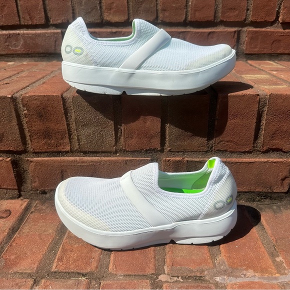 💕WOMEN'S OOFOS OOMG EEZEE LOW SHOE 💕 - Picture 1 of 16